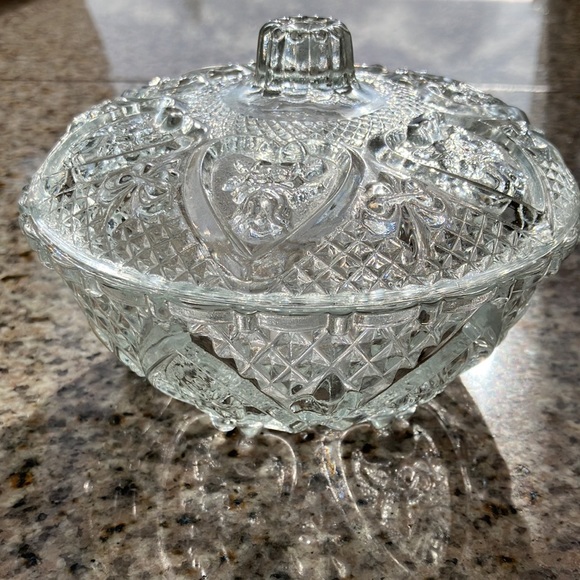 Kig Malaysia vintage glass hearth & fleur de Lis design candy or sugar bowl - Picture 1 of 7